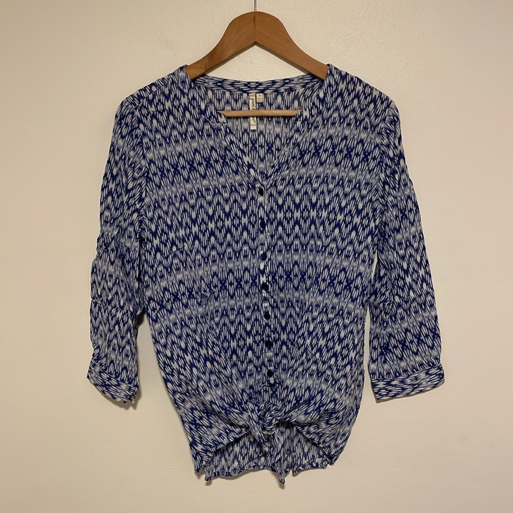 grand & greene Size Small V-Neck Front Tie Tunic in Blue Geometric Pattern